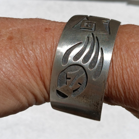 Vintage Steven Pooyouma Hopi Bear Paws Sterling Silver Cuff Bracelet - Picture 3 of 7